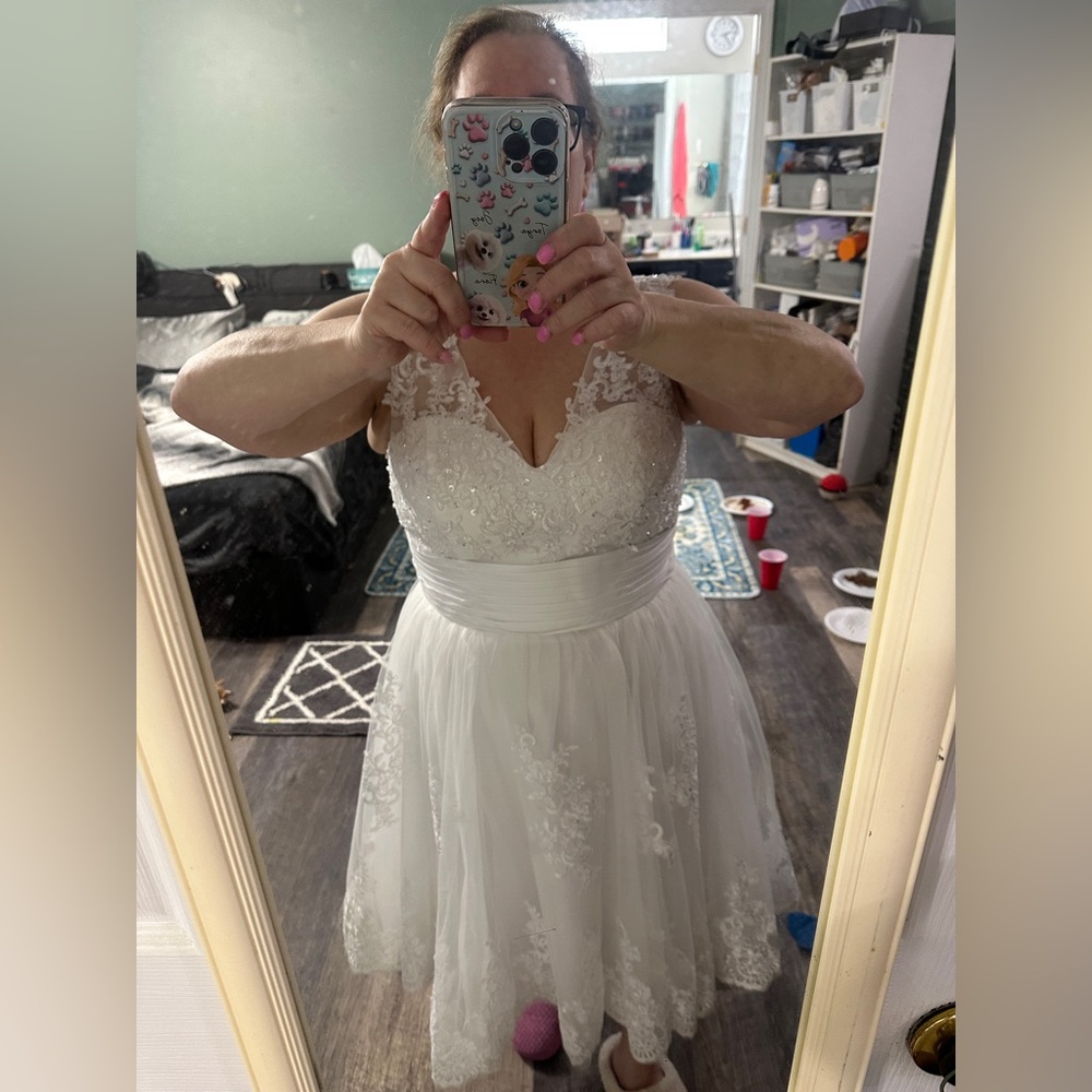 Elegant short White Wedding Dress - Picture 7 of 11